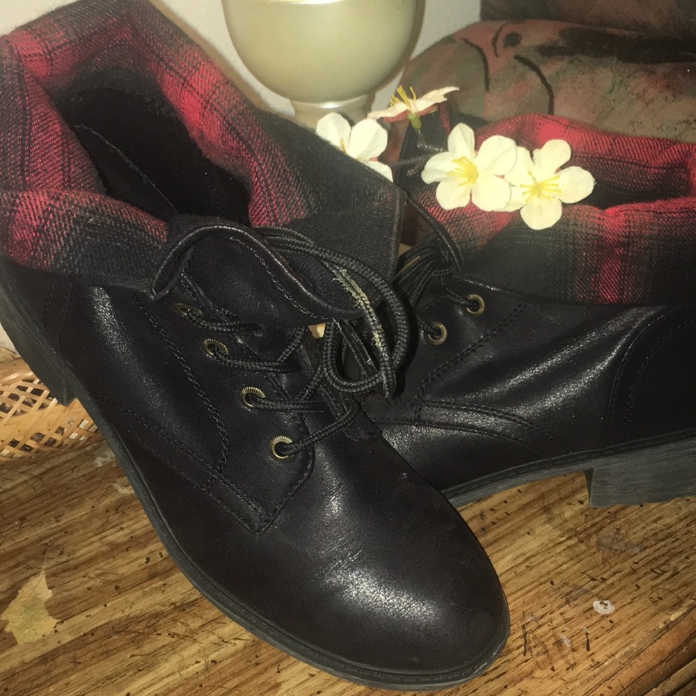 Black boots